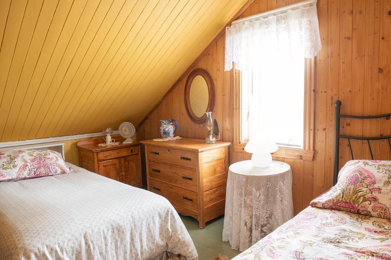 Bed & Cafe Petit Papillon Panzió Grandes-Bergeronnes Kültér fotó